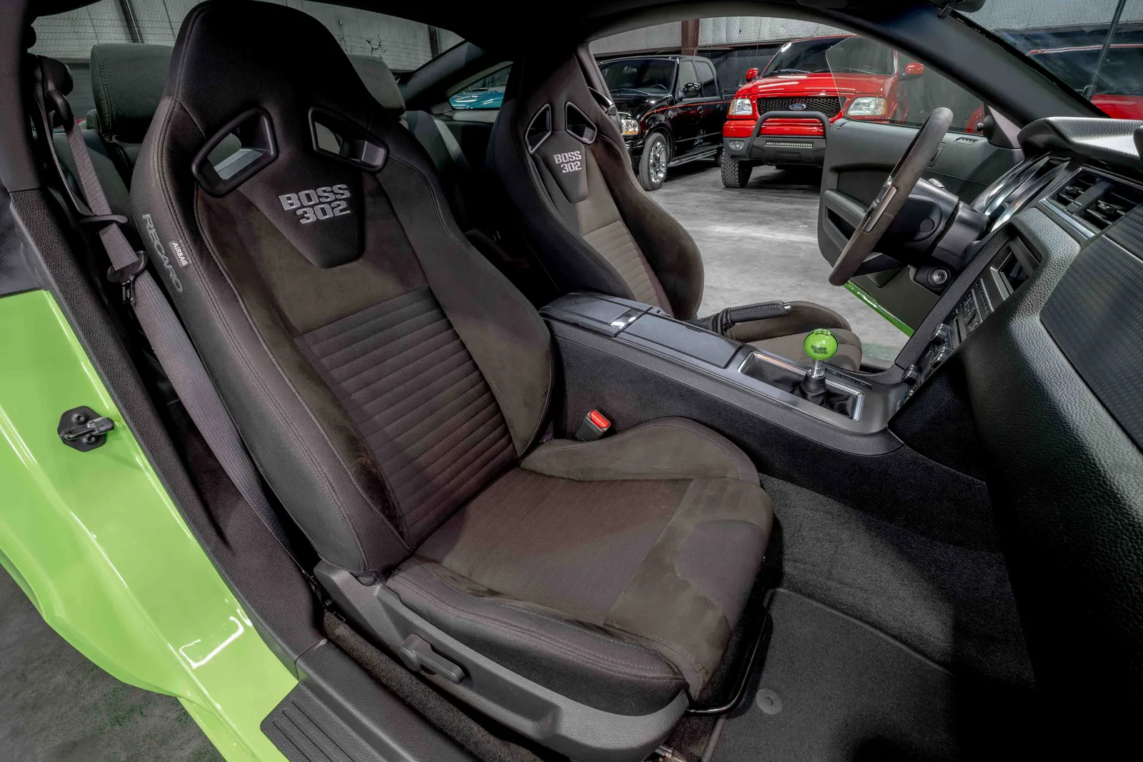 2013-Ford-Mustang-Gotta have it green-1ZVBP8CU5D5225814-48.jpg